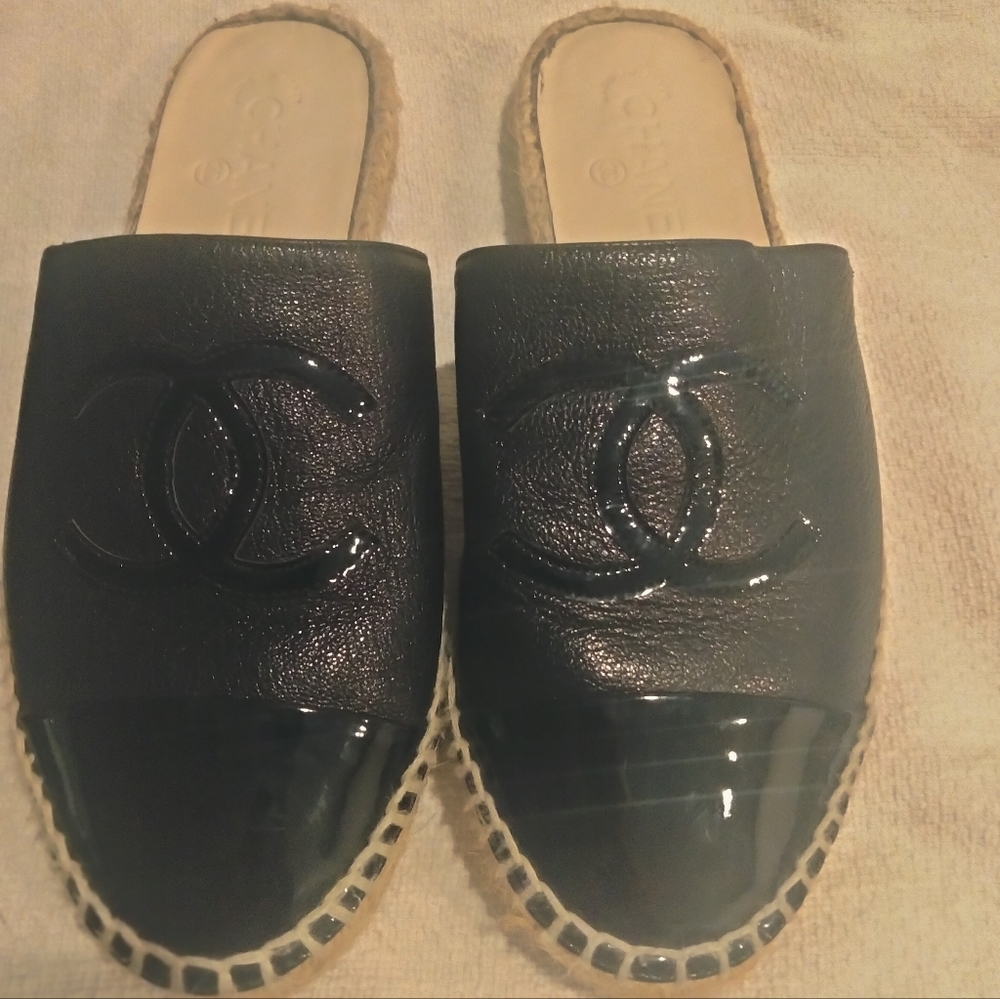 CHANEL Black Espadrilles Leather/Patent CC Logo Backless Mules Slides
